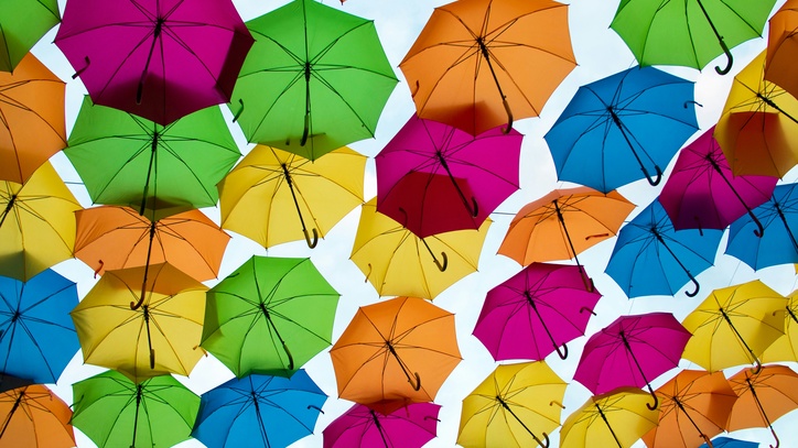 Bunte Regenschirme